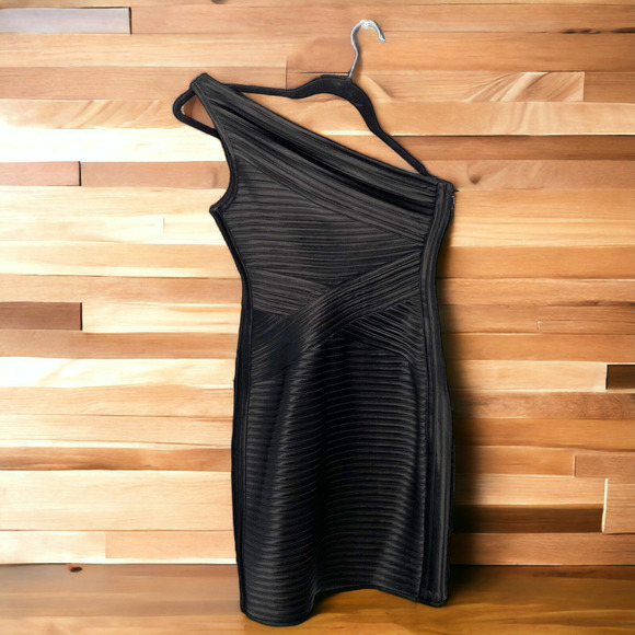 60% OFF) NWT BCBGMaxAzria Mamie Black One Shoulder Bandage Dress 2 MSRP $350 - Picture 5 of 10